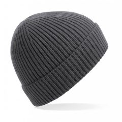 Uniszex téli sapka Beechfield Engineered Knit Ribbed Beanie Egy méret, Grafitszürke